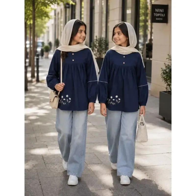 شومیز لینن نخ گلدوزی طرح بابونه رنگ سرمه ای سایز 60 و 65